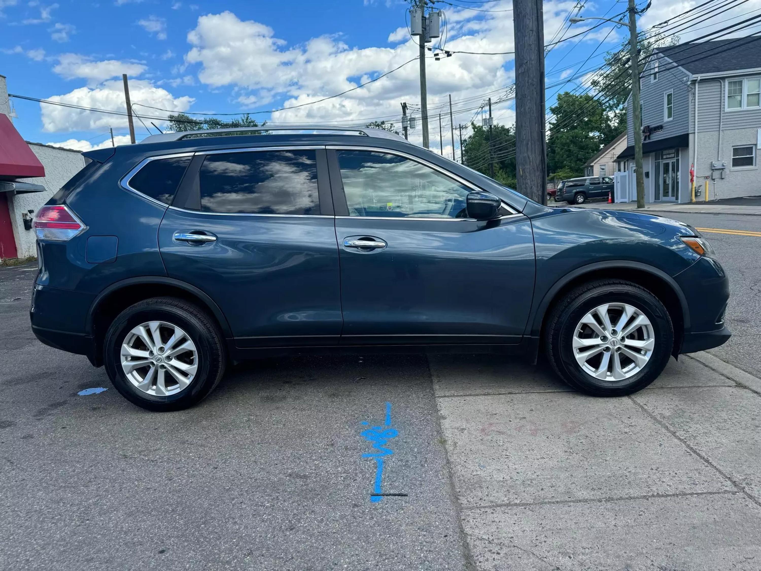 Used 2014 Nissan Rogue SV with VIN 5N1AT2MVXEC800755 for sale in Garfield, NJ