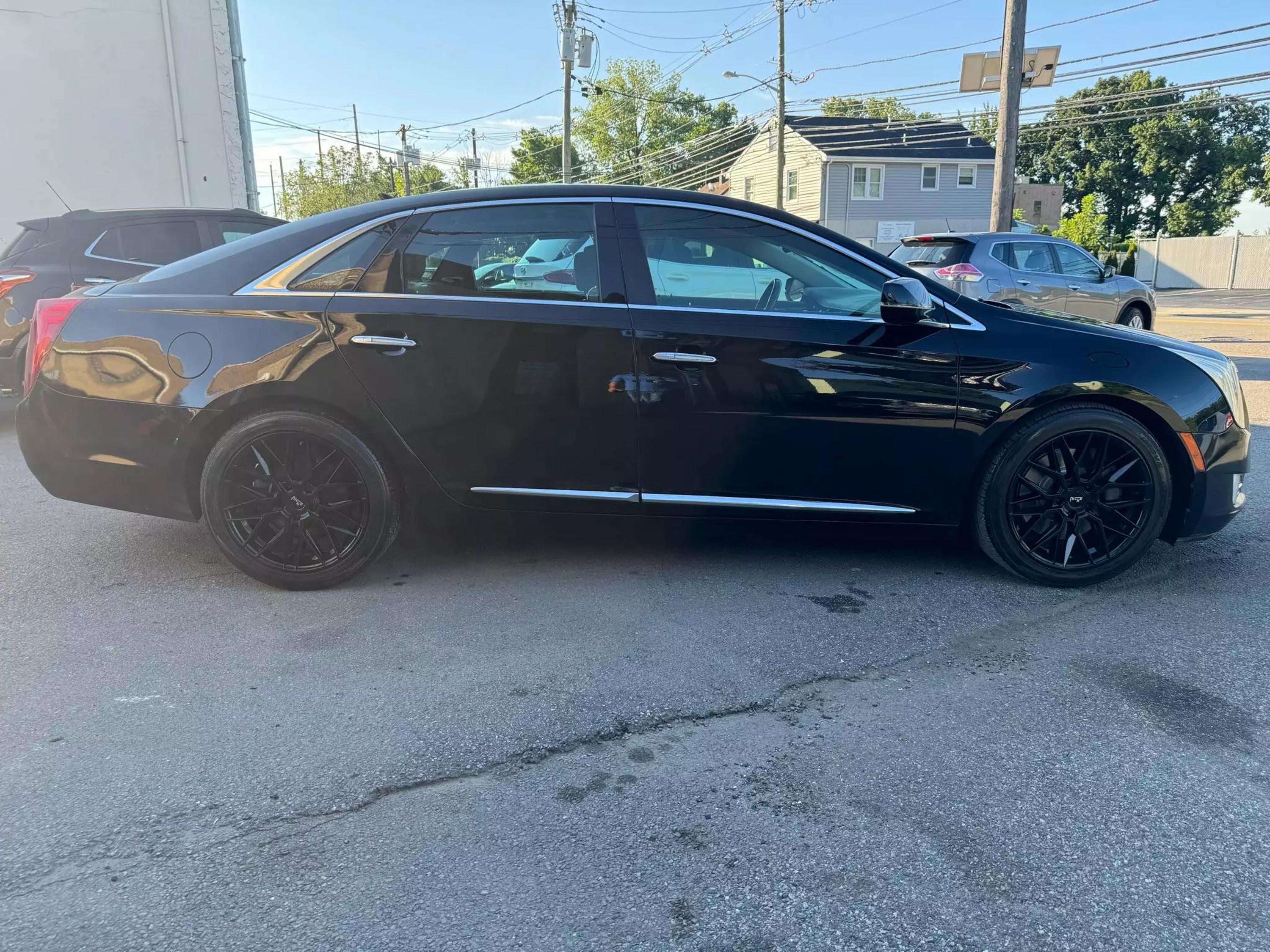 Used 2014 Cadillac XTS Premium Collection with VIN 2G61V5S82E9137625 for sale in Garfield, NJ