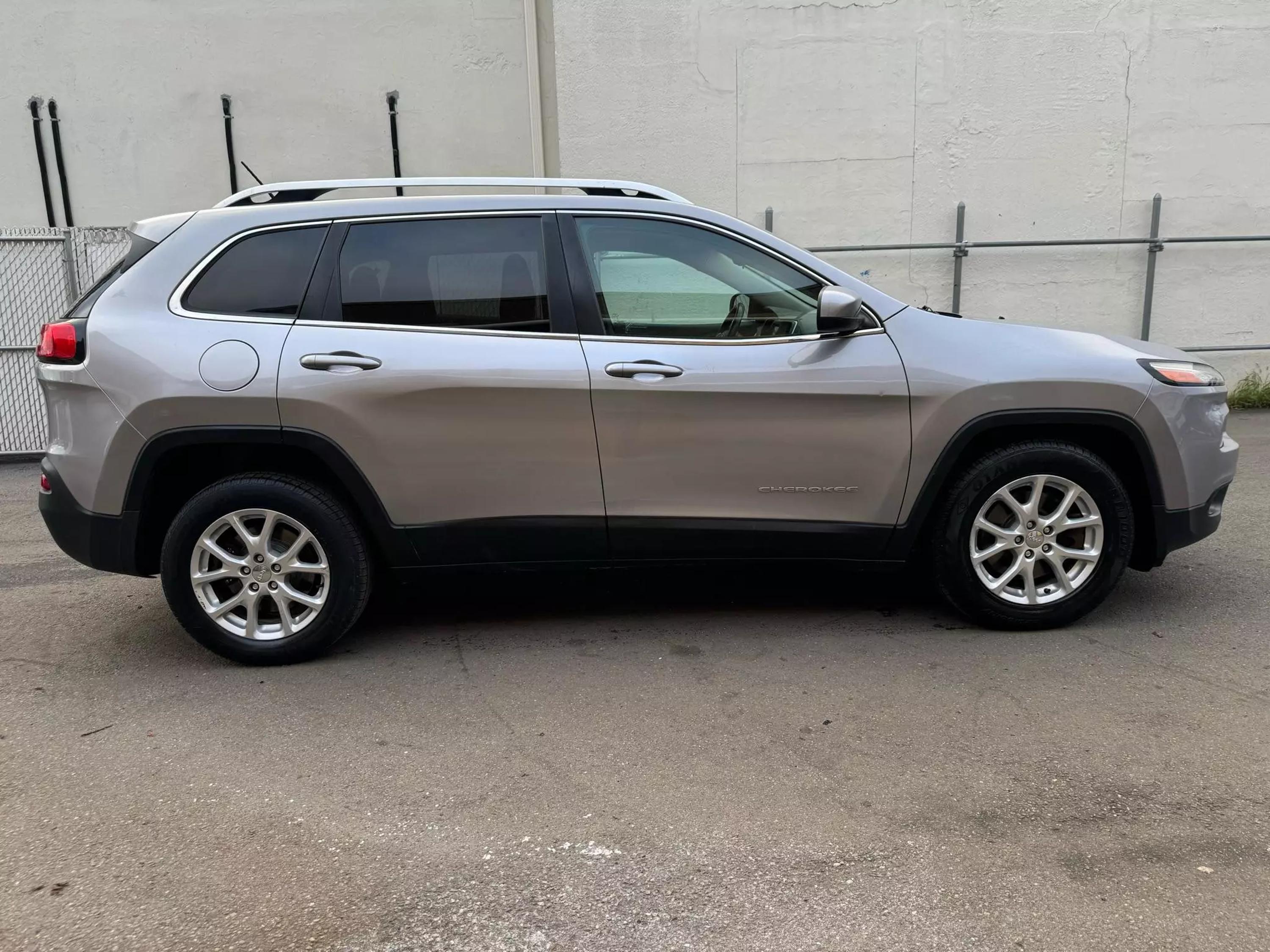 Used 2014 Jeep Cherokee Latitude with VIN 1C4PJLCS6EW101932 for sale in Garfield, NJ