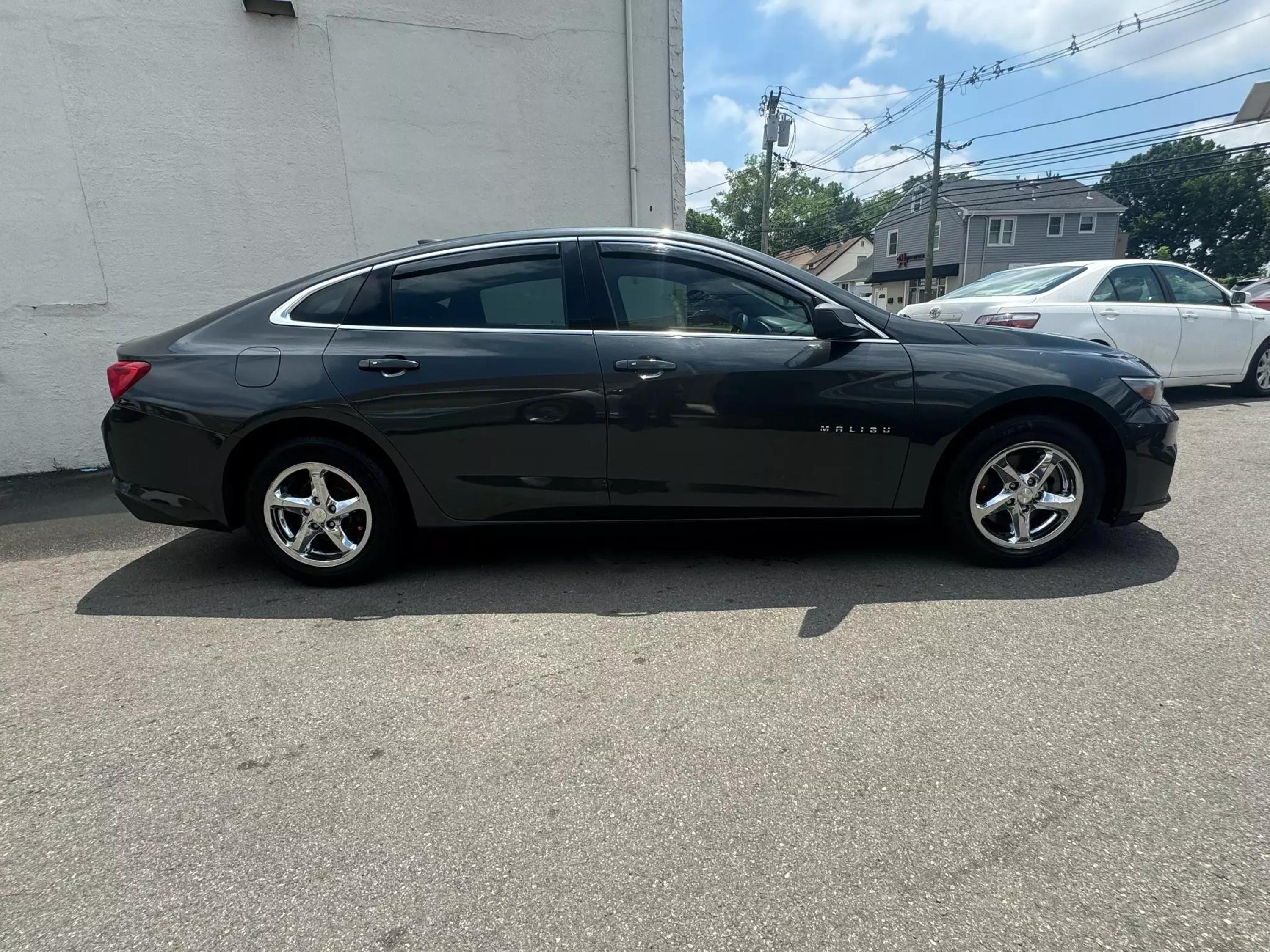 Used 2018 Chevrolet Malibu 1FL with VIN 1G1ZC5ST1JF168904 for sale in Garfield, NJ