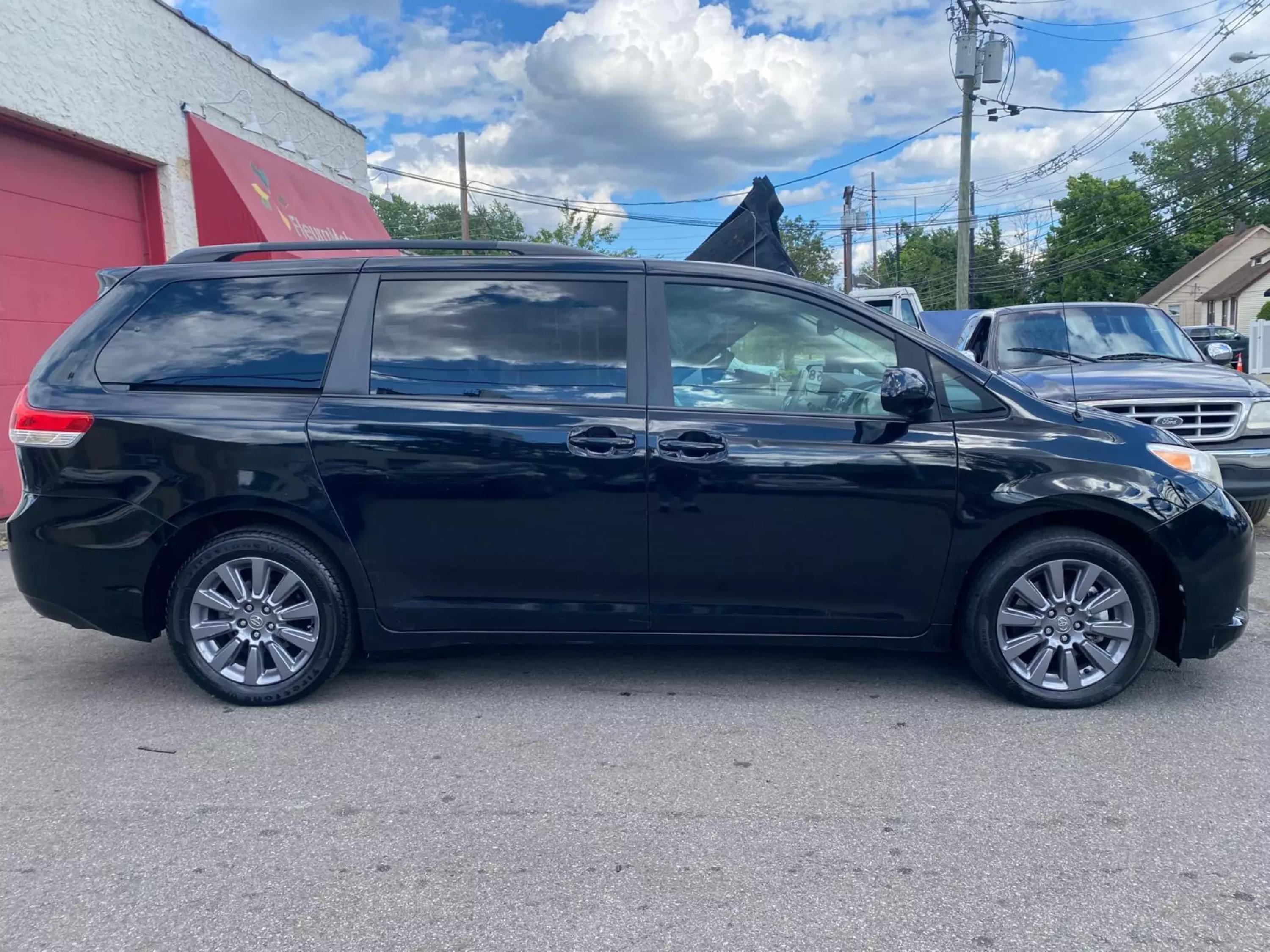 Used 2014 Toyota Sienna XLE with VIN 5TDDK3DC1ES077899 for sale in Garfield, NJ