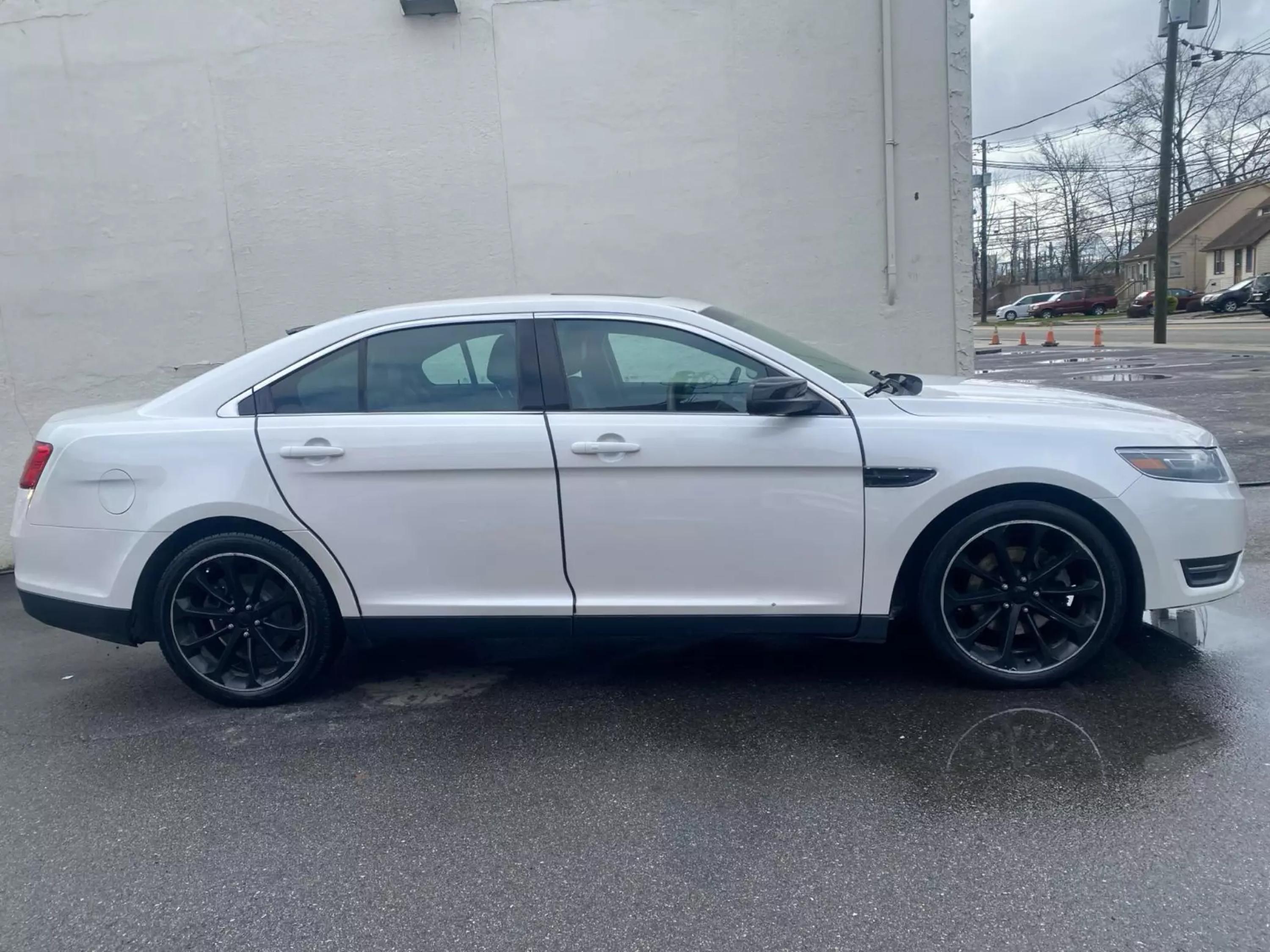 Used 2015 Ford Taurus SEL with VIN 1FAHP2H88FG130943 for sale in Garfield, NJ