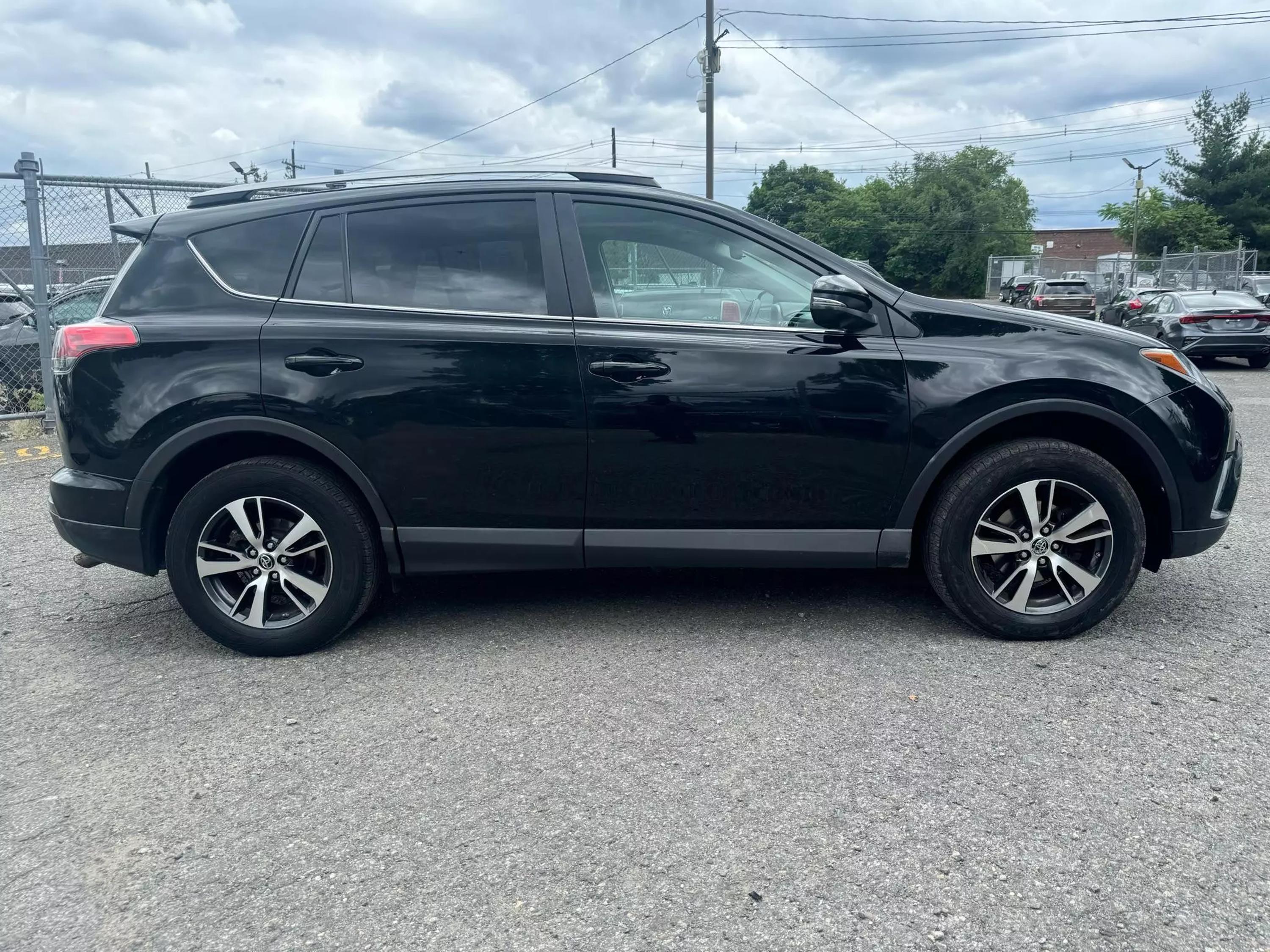 Used 2018 Toyota RAV4 XLE with VIN 2T3RFREV6JW836858 for sale in Garfield, NJ