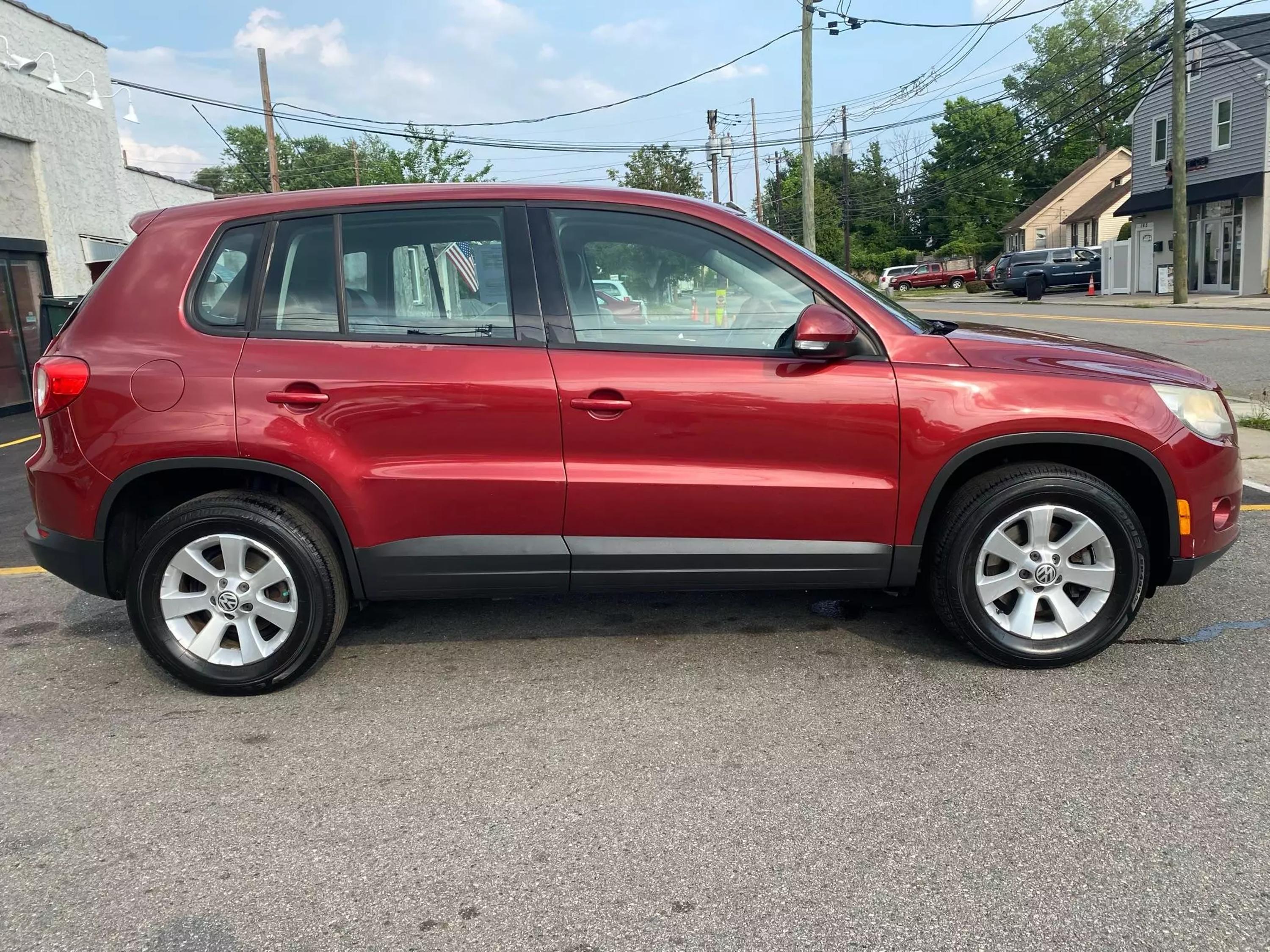 Used 2009 Volkswagen Tiguan SEL with VIN WVGAV75N69W510233 for sale in Garfield, NJ