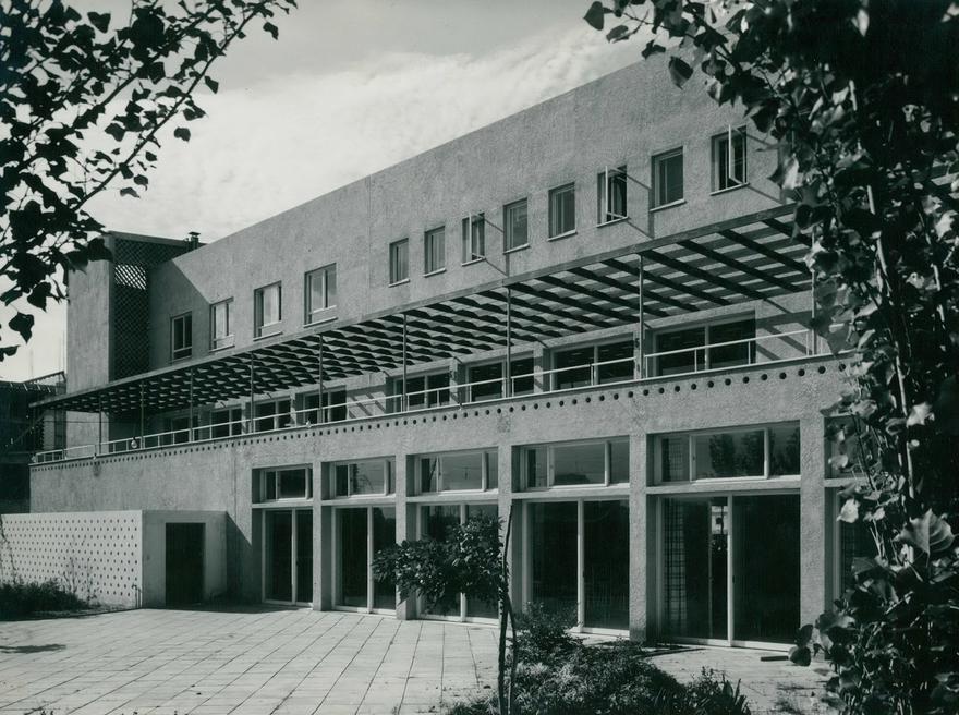 Lessin House, Weizmann Street, Tel Aviv, 1948–53 (interior changed; Rokach Prize, 1957) Back facade