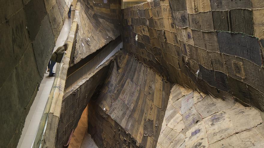 Video –  Ibrahim Mahama: Fracture, 2016