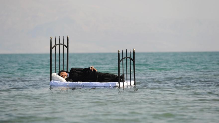 Video – trailer, Woman without a Home