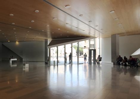 Herta and Paul Amir Building, entrance lobby, 2011
