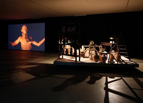 מראה הצבה בתערוכה של בן הגרי, רצונו של קדר, 2016