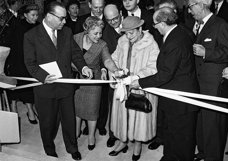 Helena Rubinstein at the inauguration of the pavilion