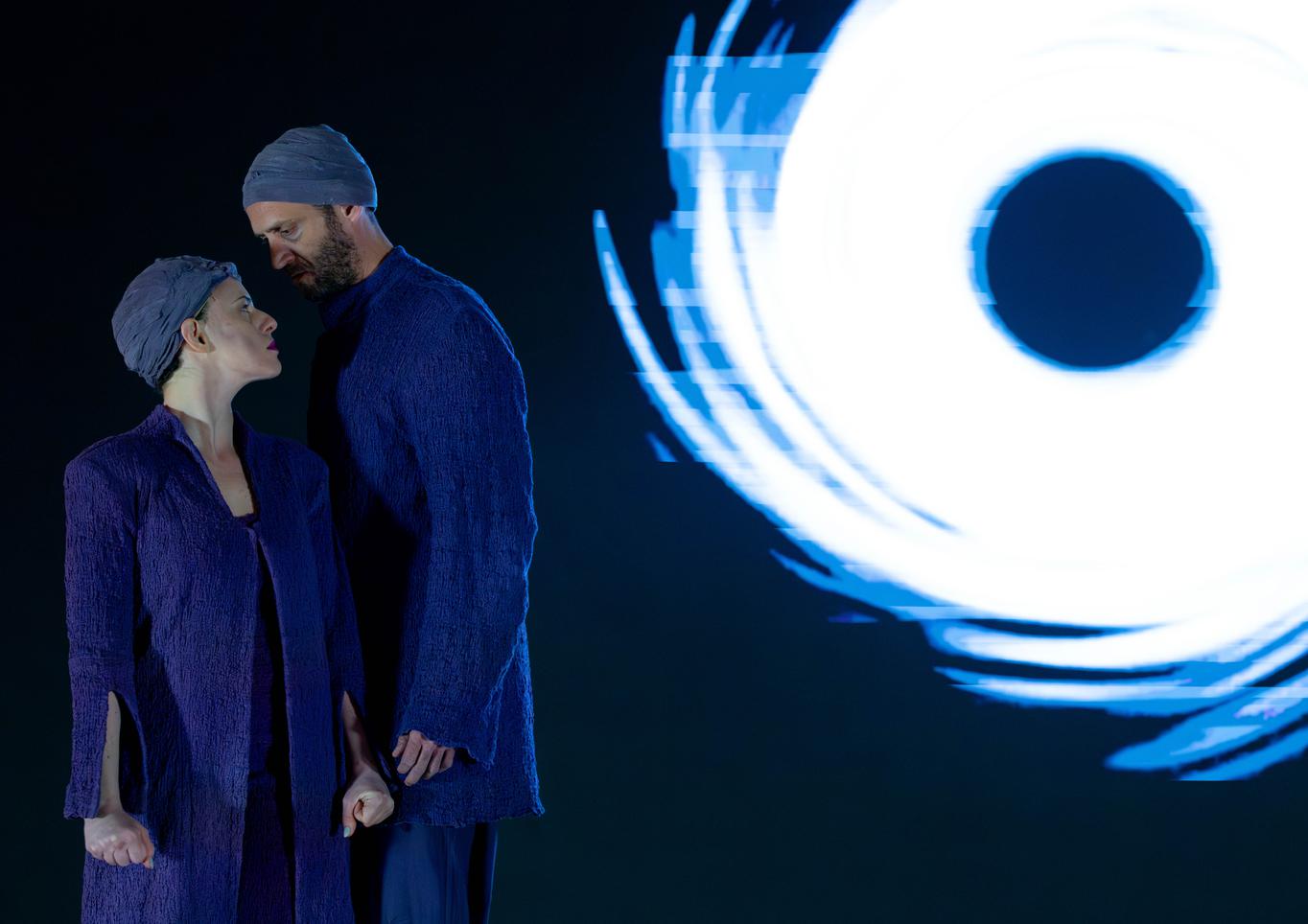 נופל מחוץ לזמן מאת דויד גרוסמן / אנסמבל פספורט