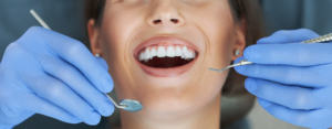 Kvinna får akut tandvård