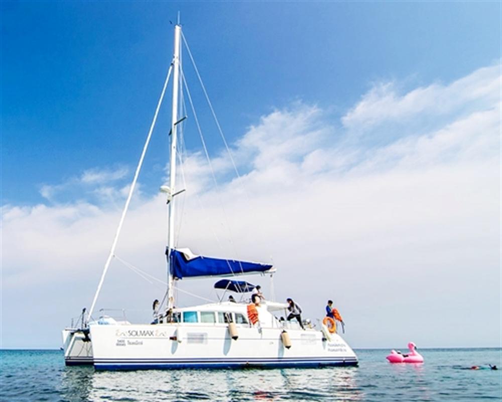 Sailing Catamaran Maithon Island Tour