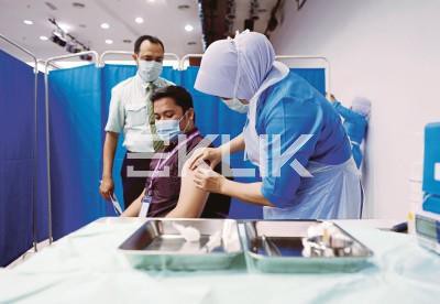 Suntikan vaksin di hospital swasta percuma  KLiK