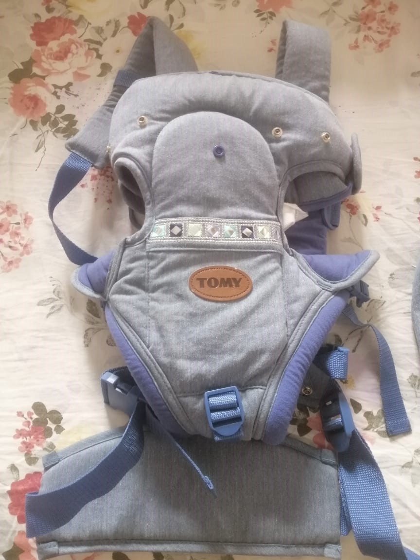 Kongourou Tomy Pour