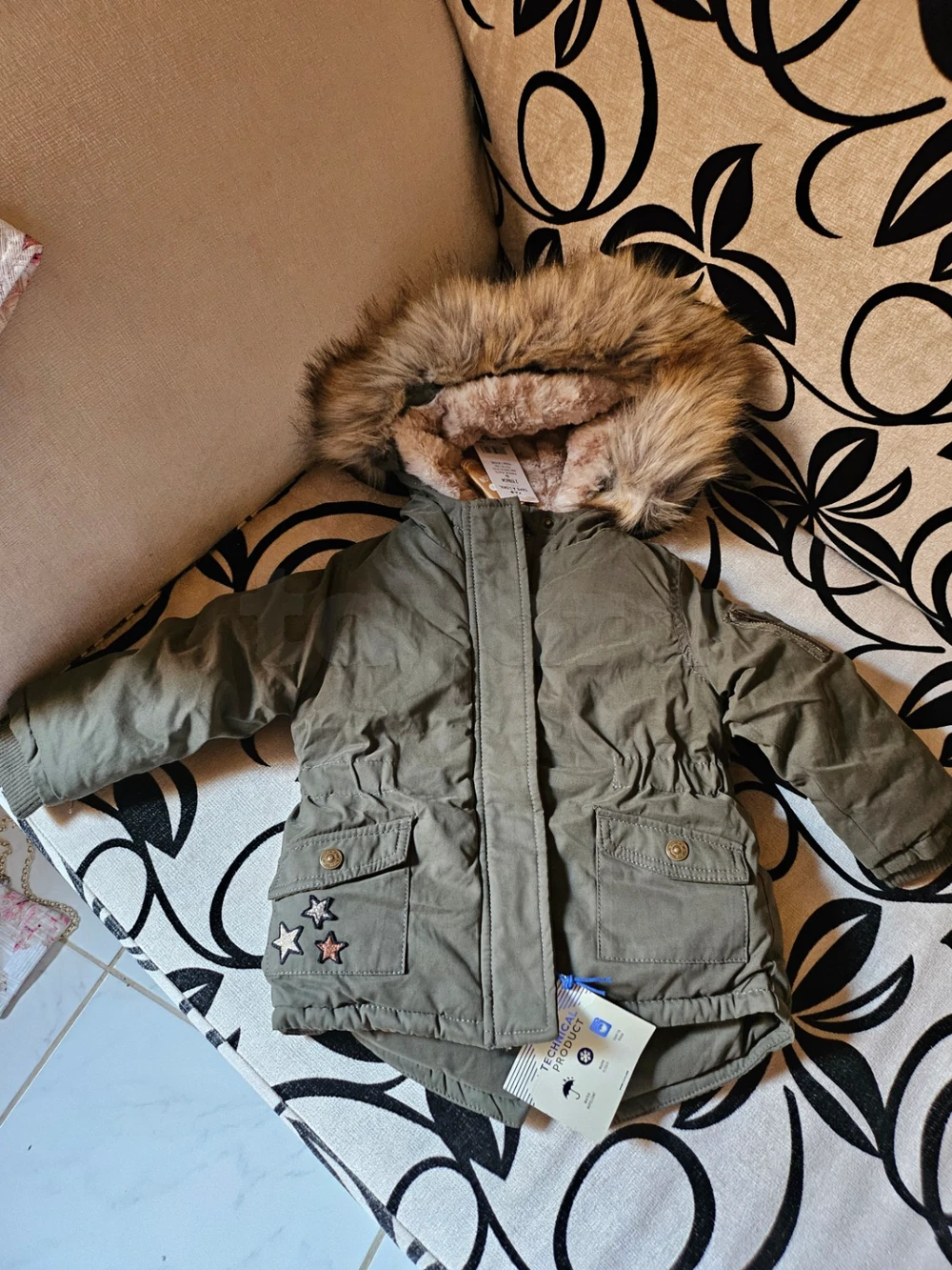 Manteau fille tape a l il a El Alia Bizerte 9annas.tn moteur de recherche des petites annonces