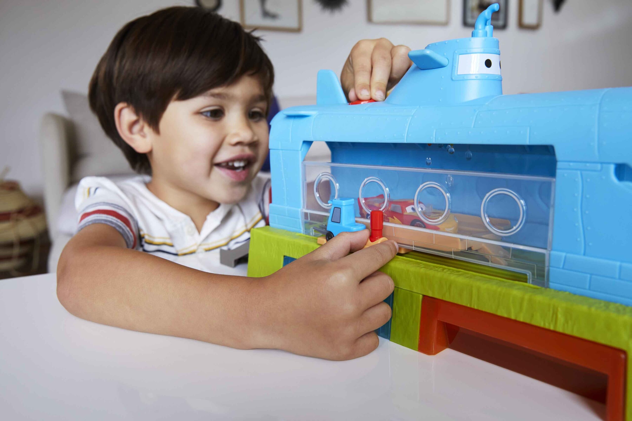 Cars "On the Road" Πλυντήριο Color Changers Φάλαινα HGV70 - Cars