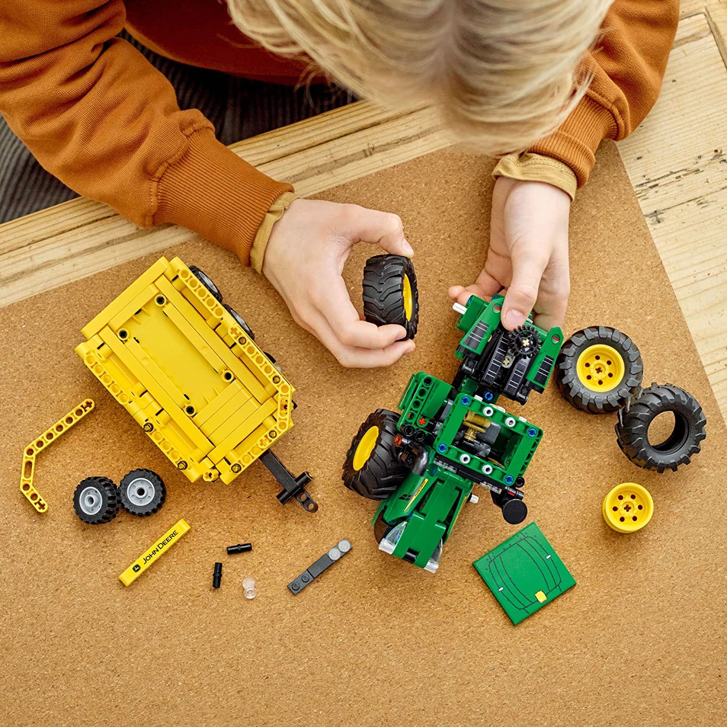 LEGO Technic John Deere 9620R 4WD Tractor 42136 - LEGO, LEGO Technic