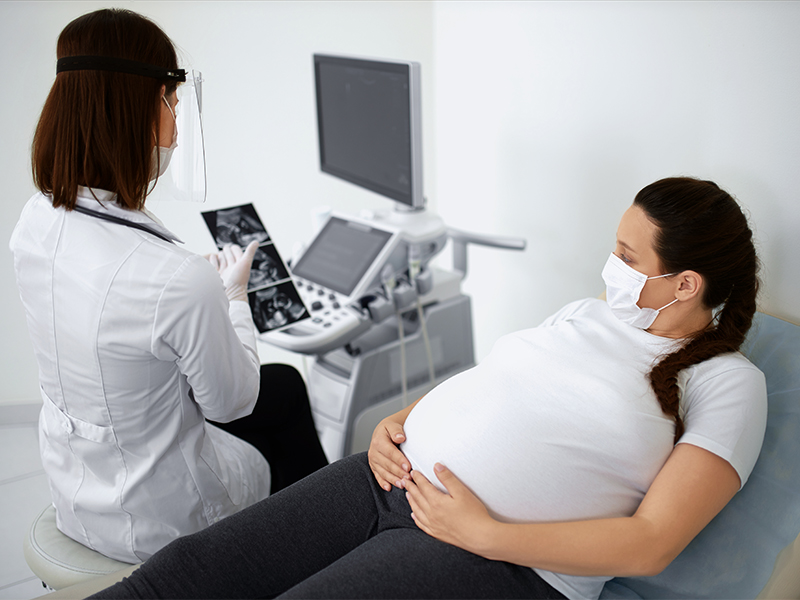 Клиники узи беременности. Женщина на УЗИ. Seventh УЗИ. Pregnant Ultrasound. УЗИ при беременности Ярославль.