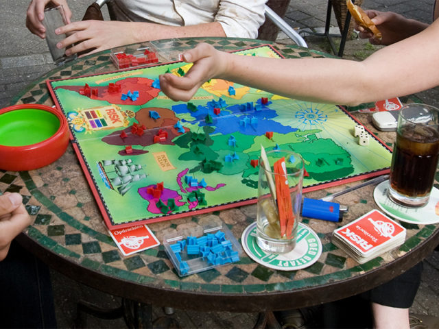 25 Popular Board Games To Make Best Of Your Family Time