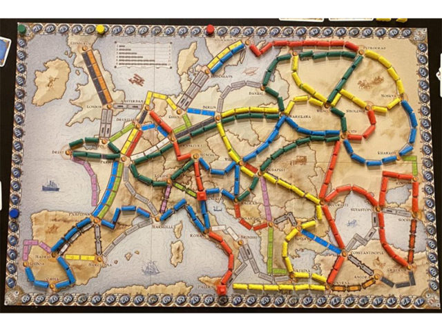 25 Popular Board Games To Make Best Of Your Family Time