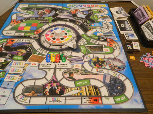 25 Popular Board Games To Make Best Of Your Family Time