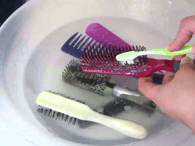 How To Clean Hair Brushes The Correct Way