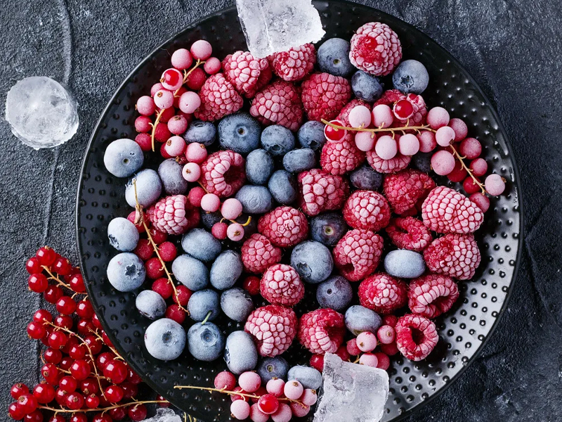 Замороженные ягоды и овощи. Замороженные ягоды. Сезонные ягоды зимой. Сублимированные ягоды и фрукты.