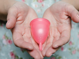 7-Step Guide On How To Wear A Menstrual Cup (& Janiye How To Clean It)