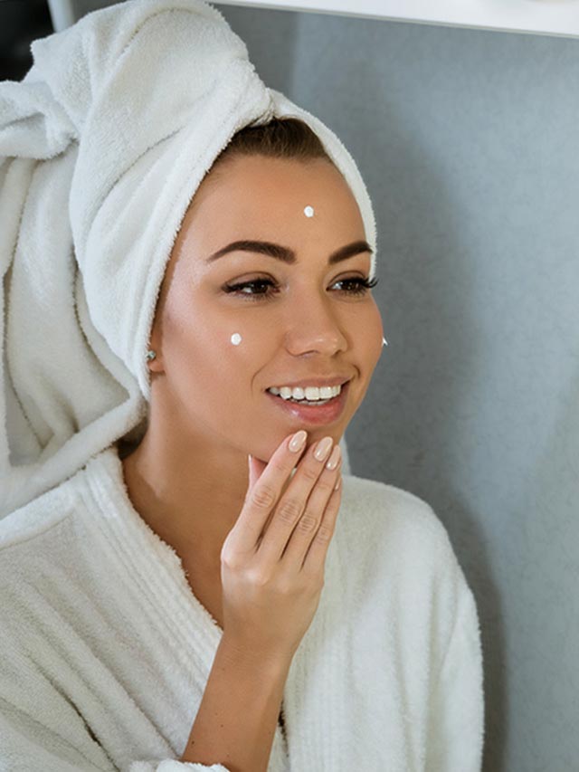5 Point Guide To Layer Your Skincare Correctly, According To A Dermatologist