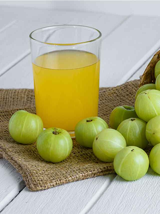 9 Simple Ways To Use Amla For Hair Nourishment & Shine