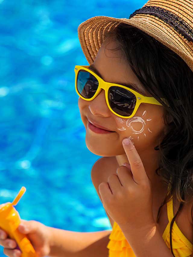 Sunscreen For Kids: How To Choose The Right One For Your Child, According To A Dermatologist