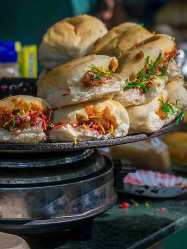 10 Mast Iconic Mumbai Street Food Dishes & Where You’ll Find Them In The City