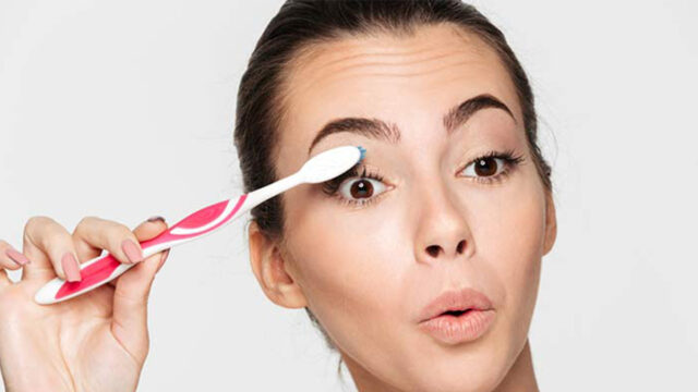 Guide 101 On How To Curl Your Eyelashes With A Curler (& Without It!)