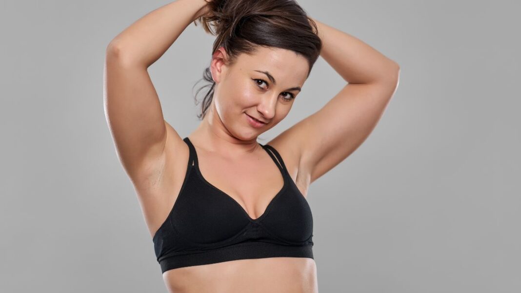 You Need These 5 Hygiene Tips If You're Prone To Underboob Sweat