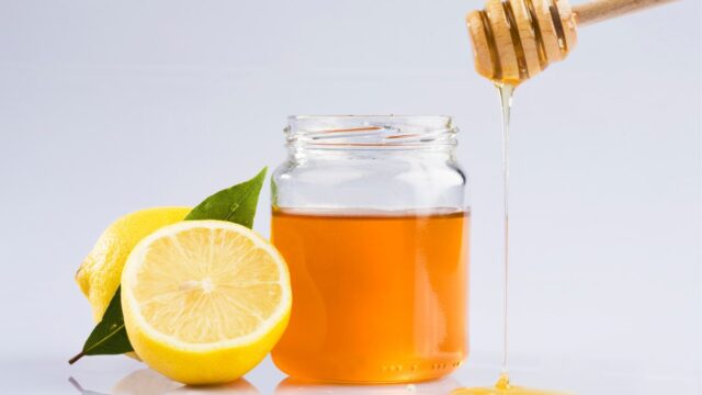Beauty Nuskhe: DIY Treatments With Lemon For Clear, Glowing Skin