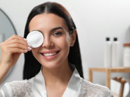 How Should You Remove Eye Makeup Correctly?