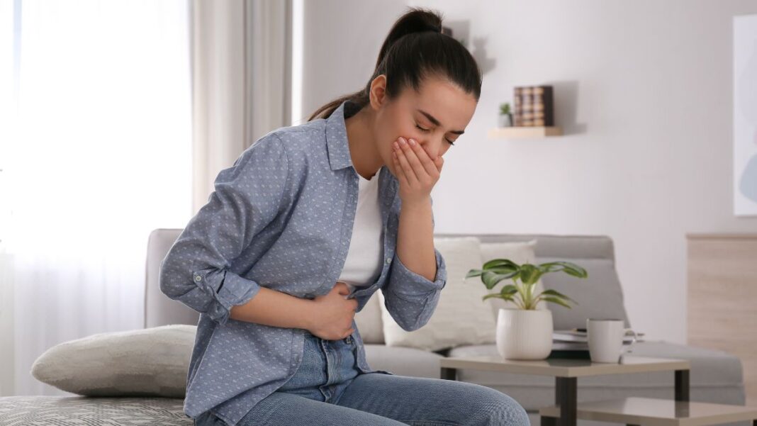 7 Home Remedies To Stop Nausea & Vomiting During Your Periods 