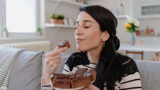 5 Signs You Have A Toxic Relationship With Food (& How To Fix It)