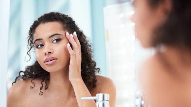 How Should You Remove Eye Makeup Correctly?