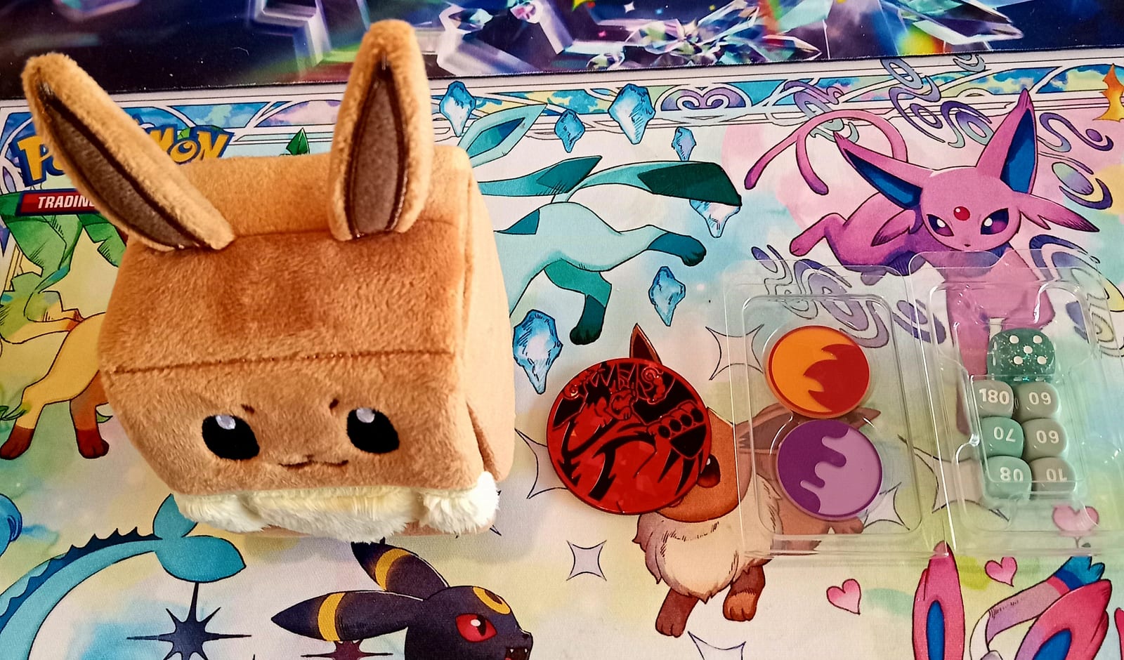 Pack deck box eevee SP + kit dados marcadores de estado moneda urshifu