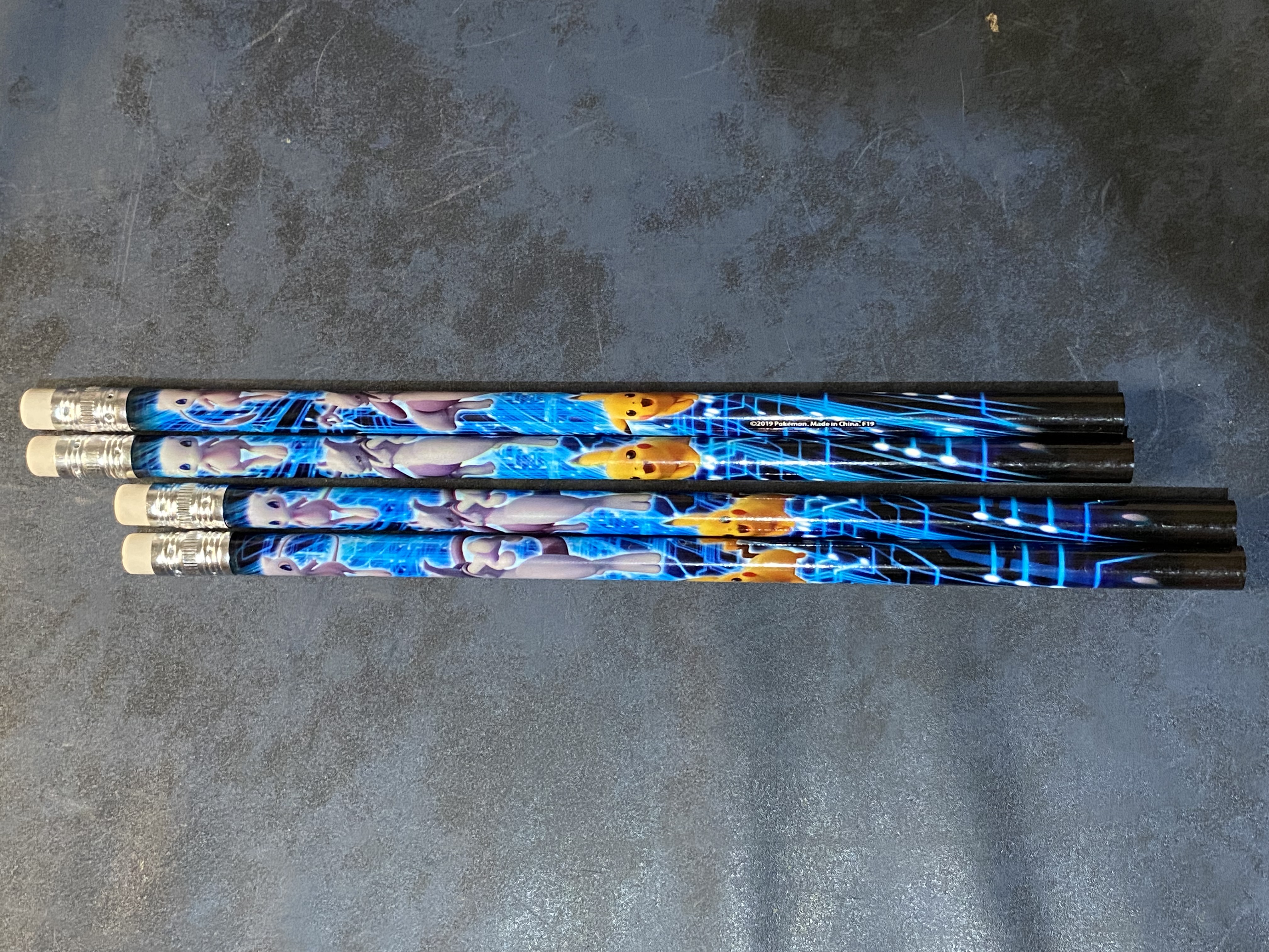 Lápices de Pokemon Collector Chest – Armored Mewtwo, Pikachu