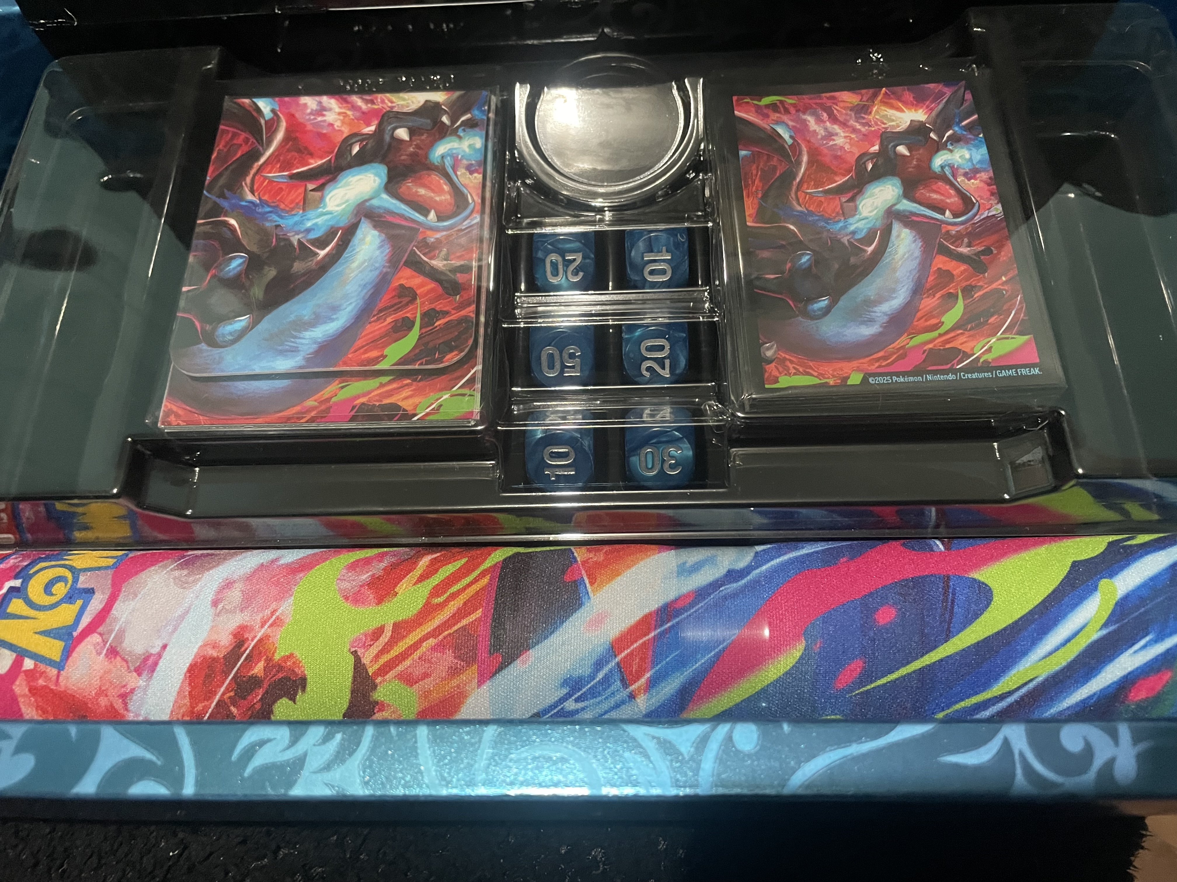 Accesorios UPC M Charizard Ex (sin moneda)