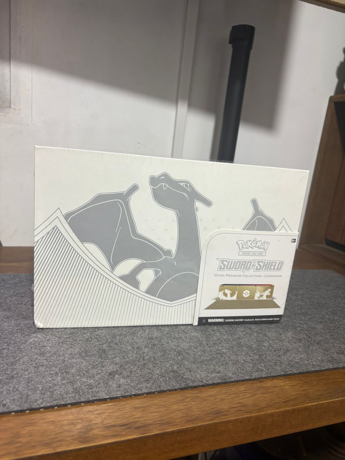 Ultra-Premium Collection: Charizard - UPC