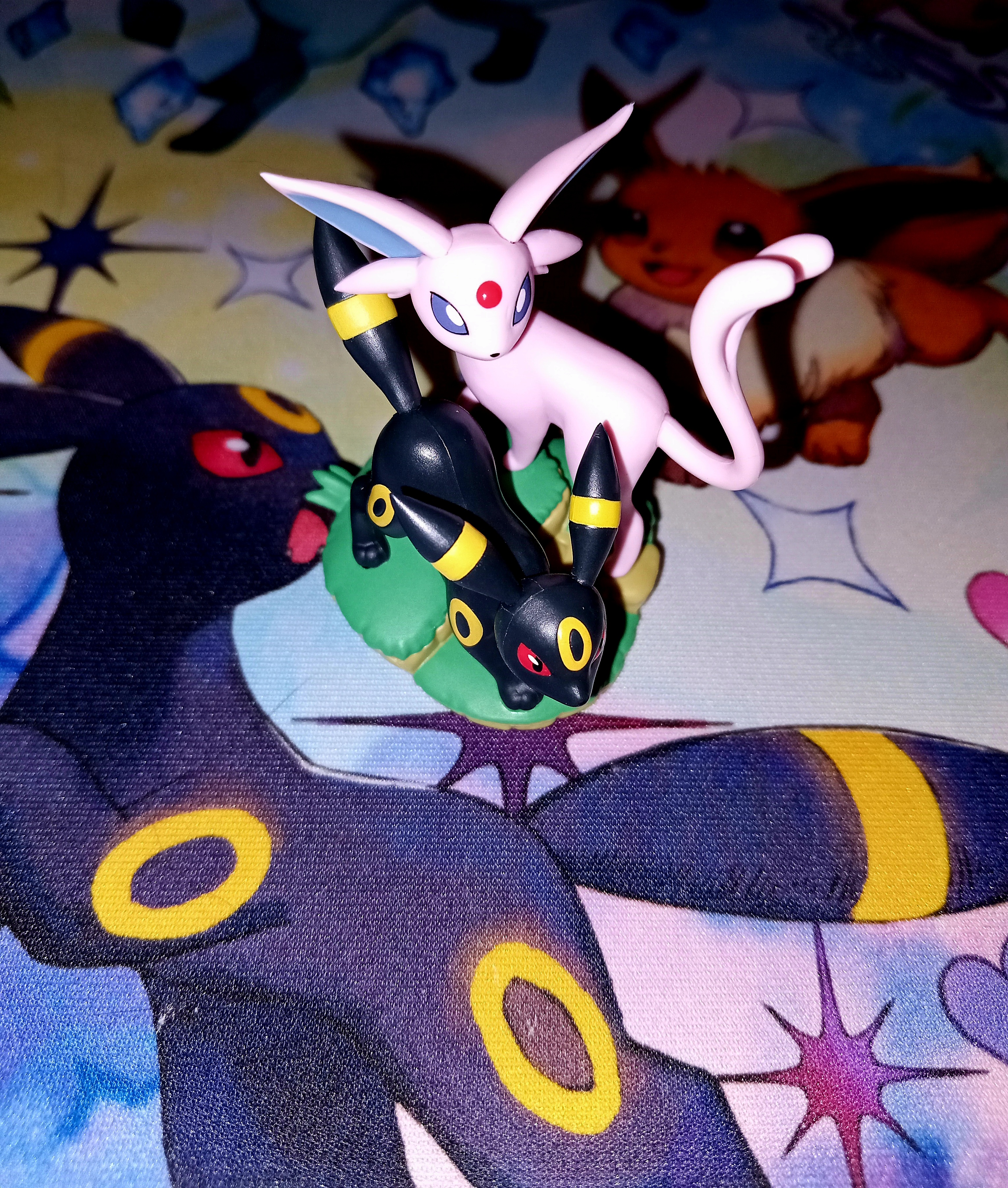 Figurita umbreon - espeon