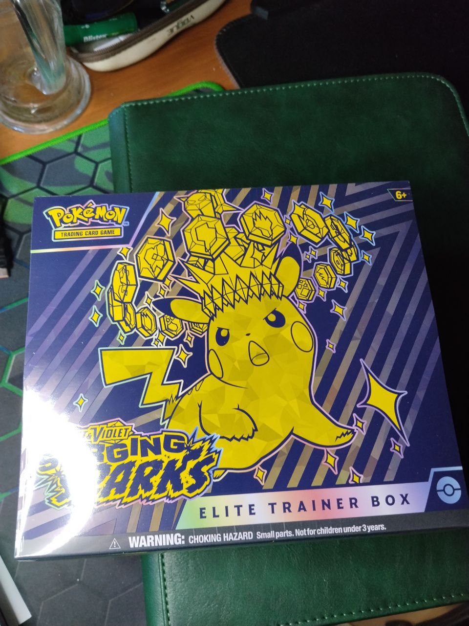 ETB Surging Sparks Ingles Sellada Elite Trainer Box - TCGmatch Chile