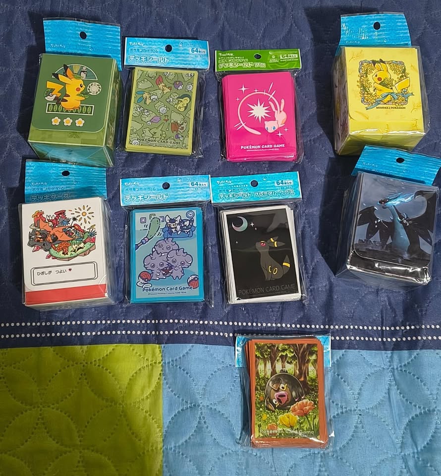 PROTECTORES Y CAJAS DEL CENTRO POKEMON TOKYO JAPON
