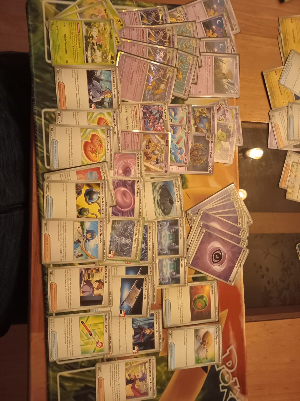 Base Alakazam y Soportes varios, incluye 1 Natu y Marril