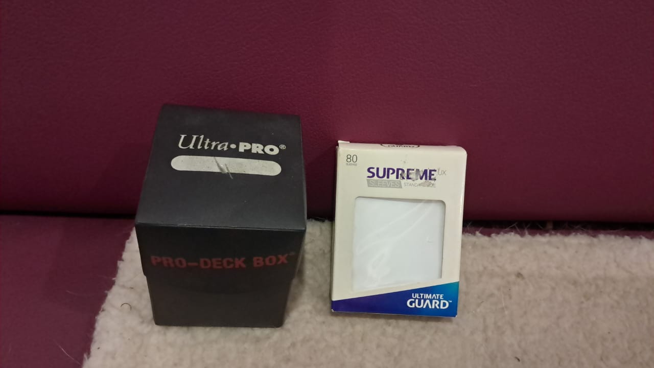 Funda supreme ultimate guard + portamazo (usado)