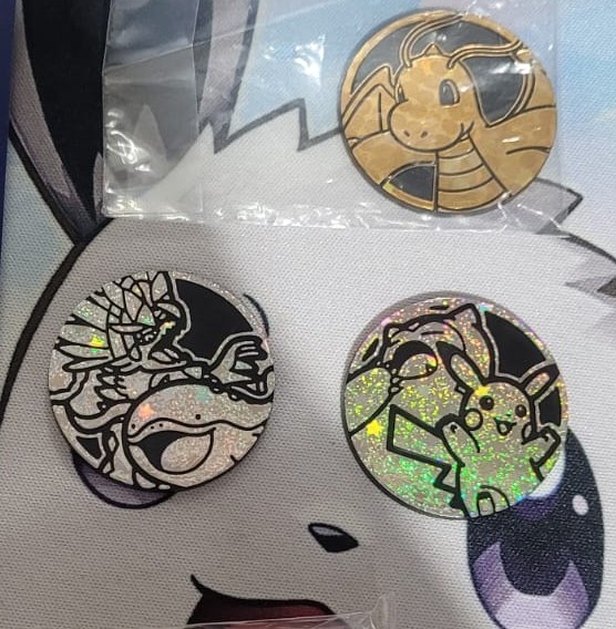Monedas Dragonite, Koraidon-Clodsire y Pikachu-Snorlax